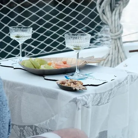 Martini Botel *